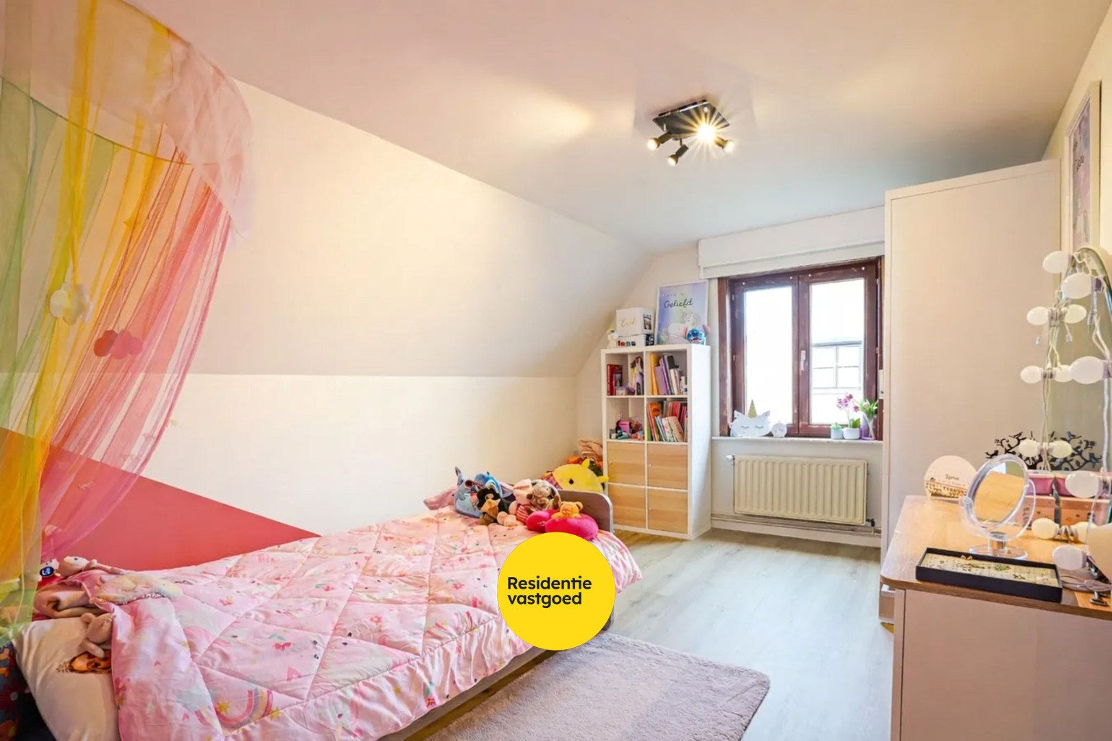 Gerenoveerde alleenstaande woning op 637m² te Veurne! 