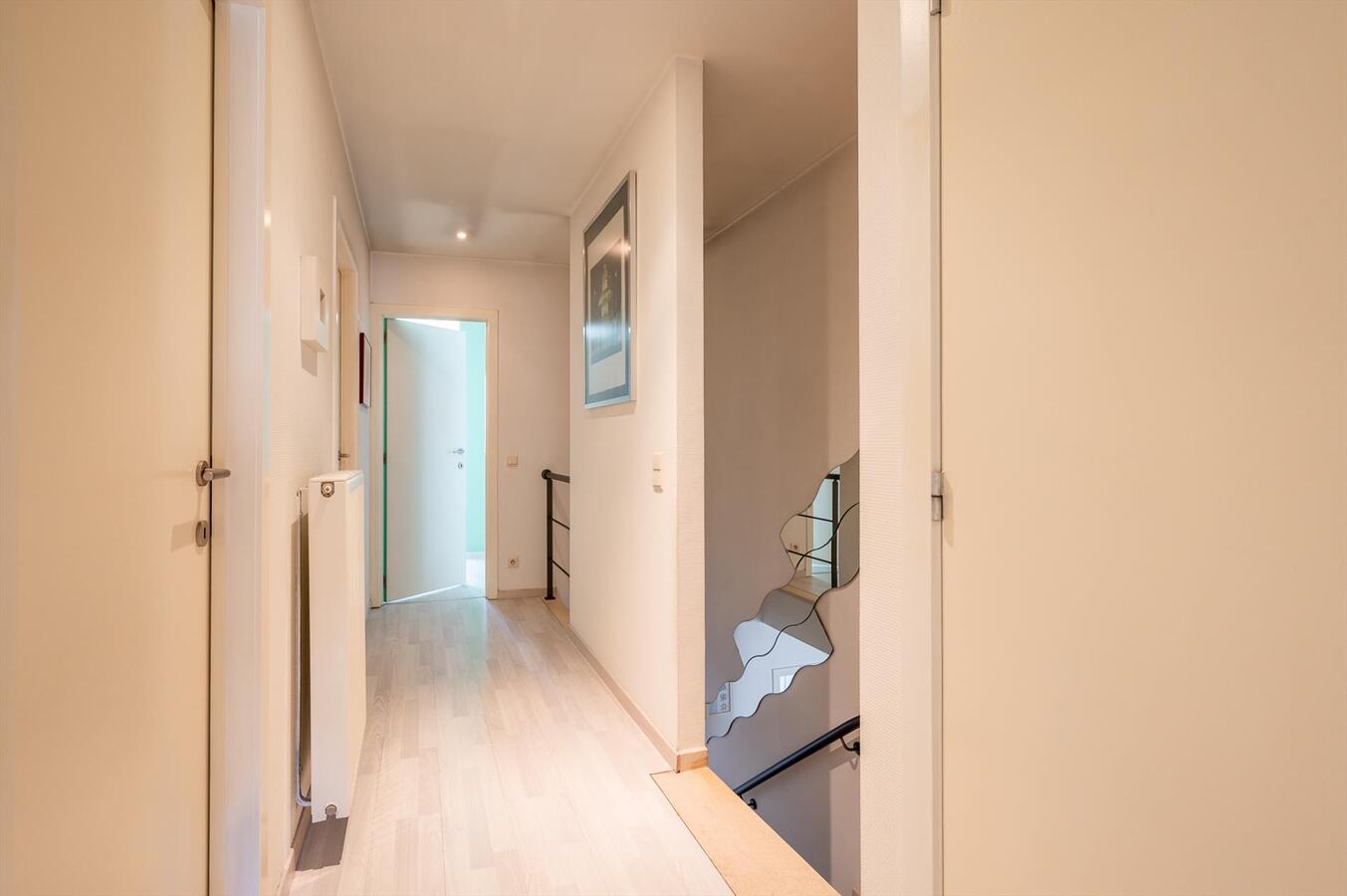 Goed gelegen woning met 4 slaapkamers, tuin &amp; parkeerplaats te Duinbergen 