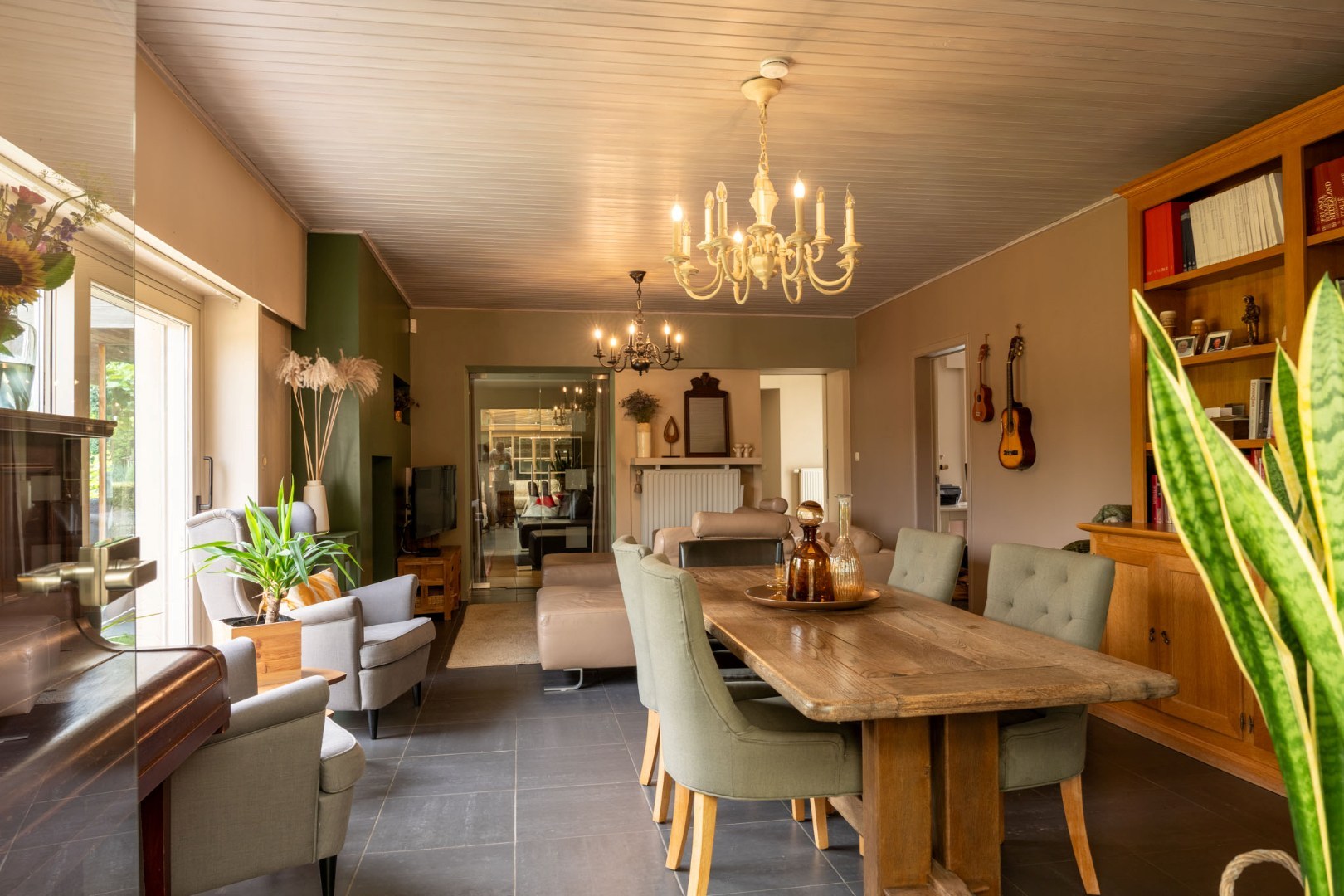 Rustig gelegen, alleenstaande woning met mooie tuin op 1.195 m² 