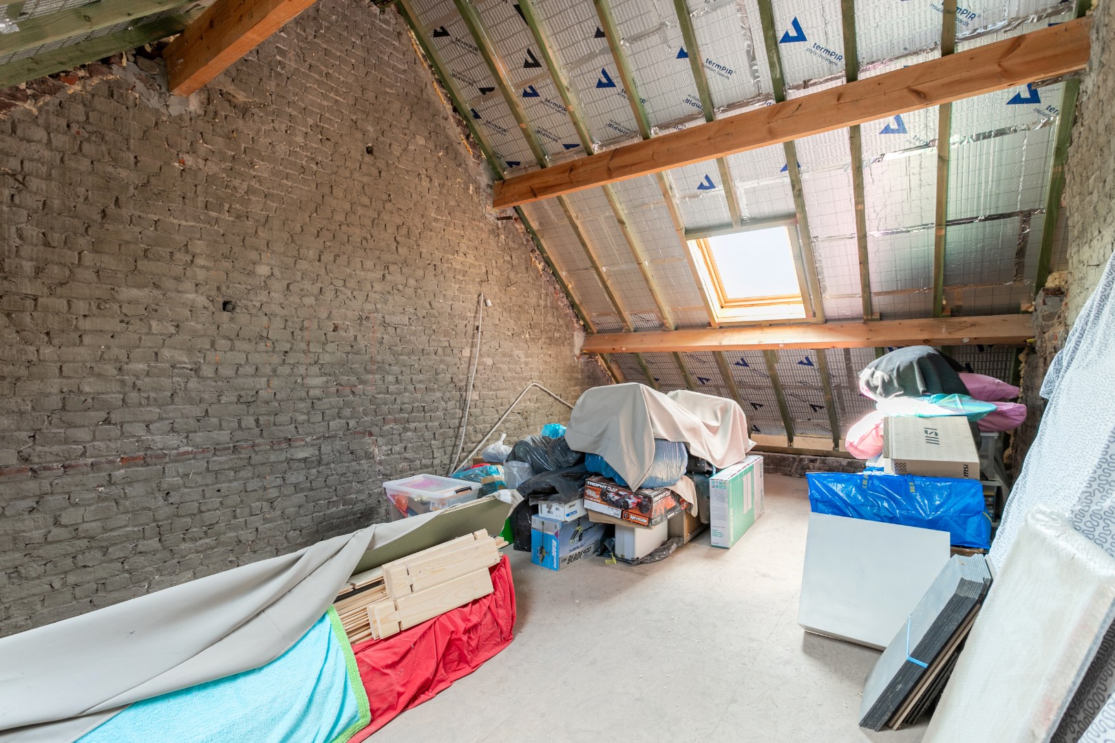 Instapklare woning met tuin te Sint-Pieters-Leeuw 