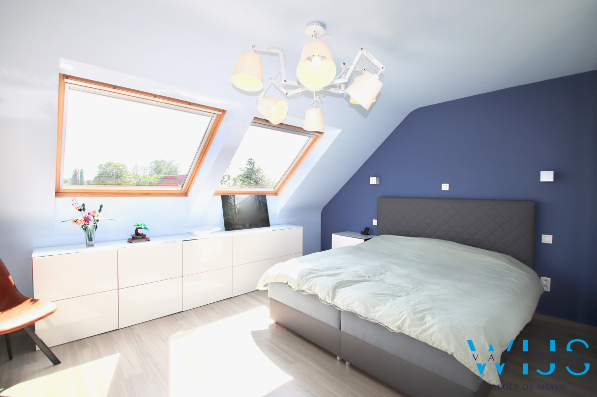 INSTAPKLAAR woonhuis met ZUIDgerichte tuin te Boekhoute ! 