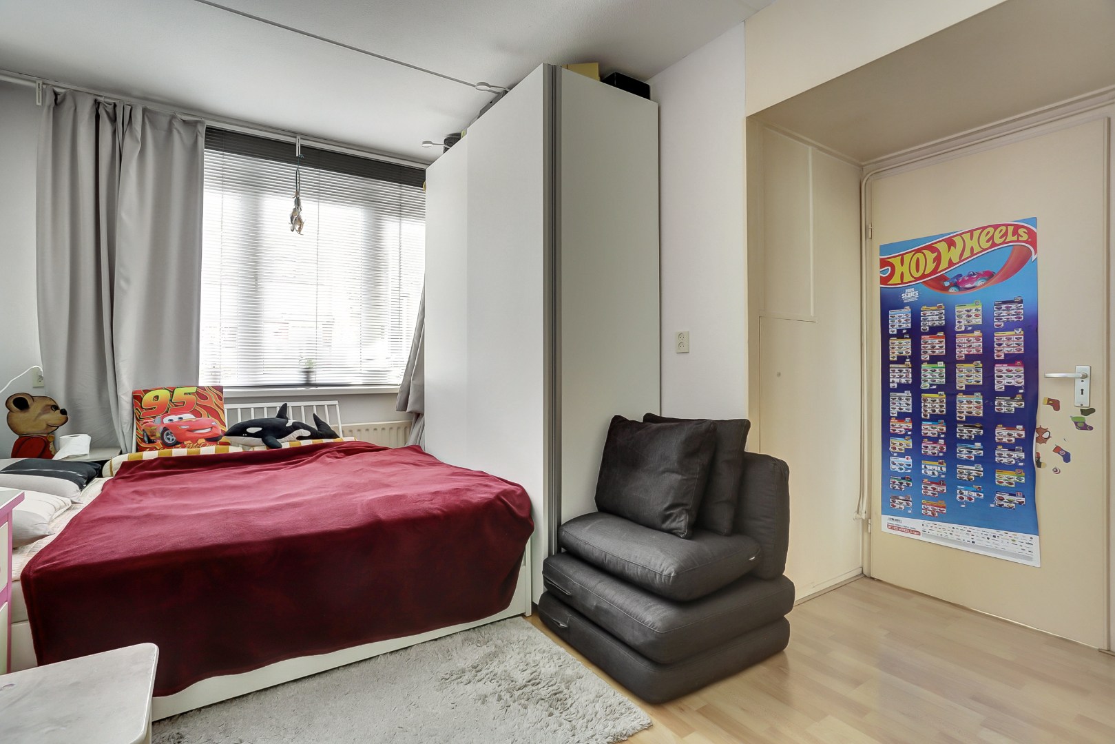 Een fijne benedenwoning op een toplocatie, perfect voor starters die hun woonwensen willen realiseren. Kom kijken en laat u verrassen! 