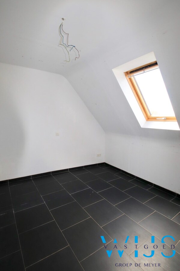 Tweeslaapkamer appartement met terras &amp; garage te BASSEVELDE! 