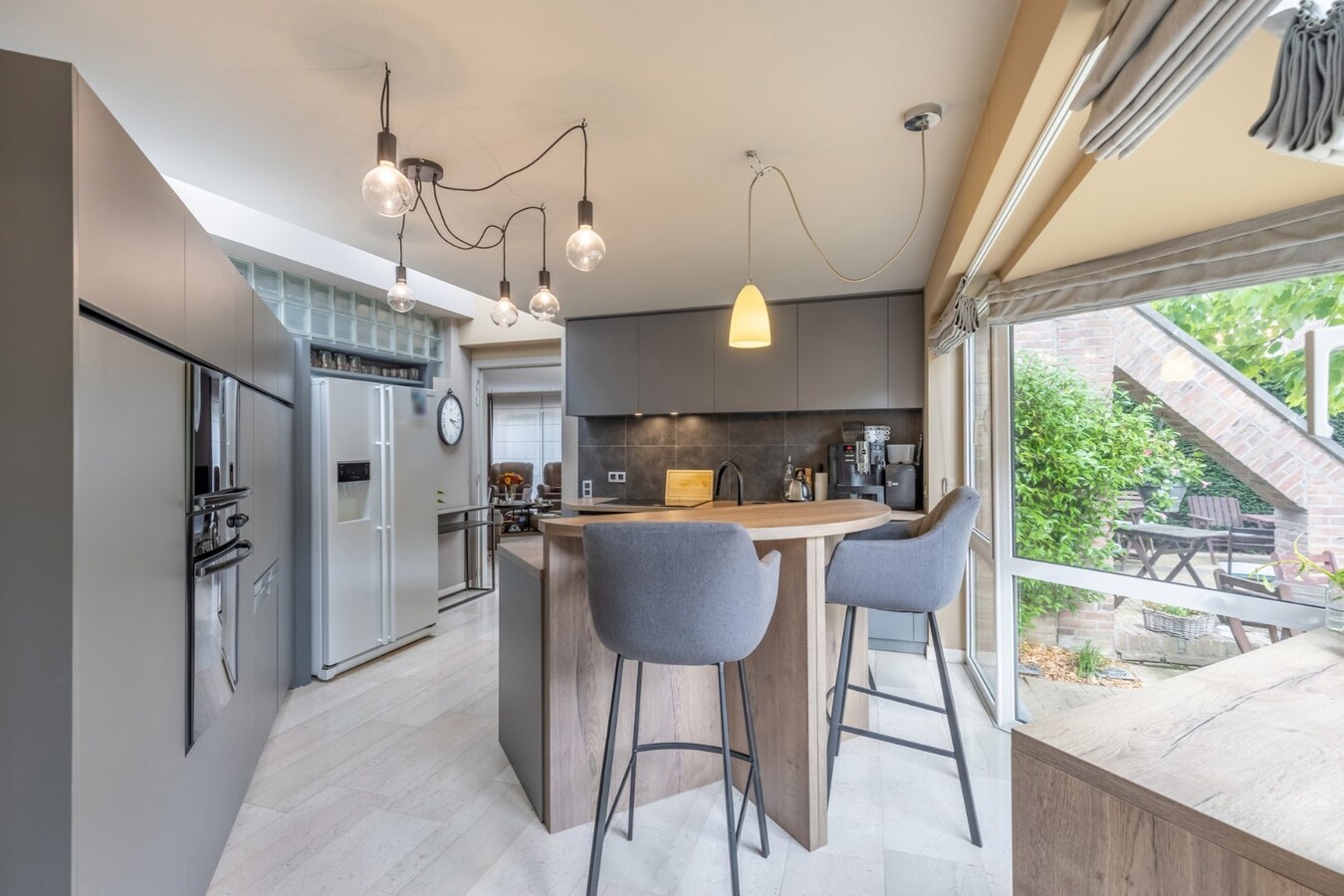 Instapklaar landhuis met bewezen B&amp;B, wellness, dierenfaciliteiten en uitzonderlijk privacy wonen en ondernemen in Maasmechelen. 