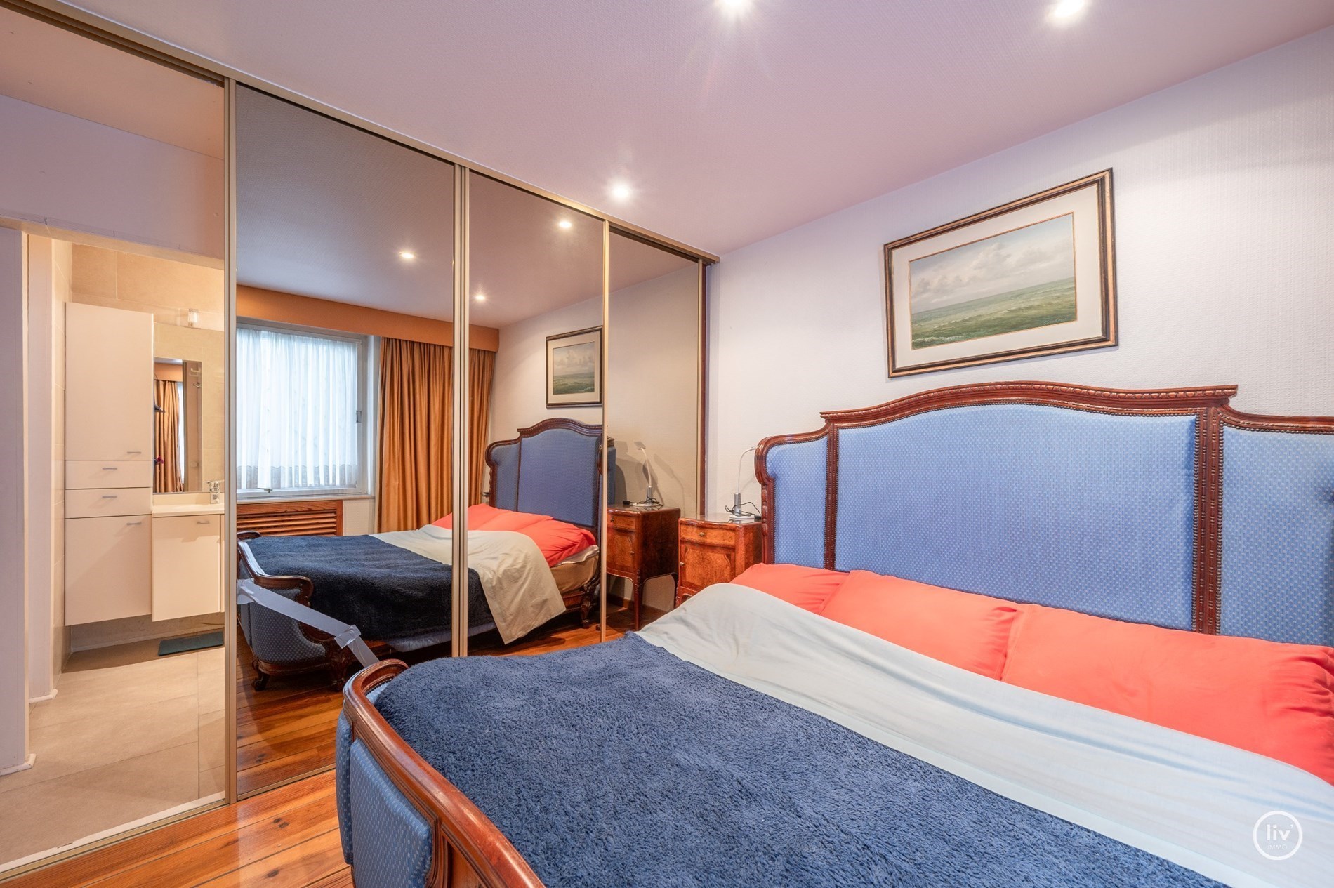 Aangenaam appartement met OPEN ZICHT en ideale zuid-west oriëntatie gelegen vlakbij de Dumortierlaan en op een steenworp van de Zeedijk 