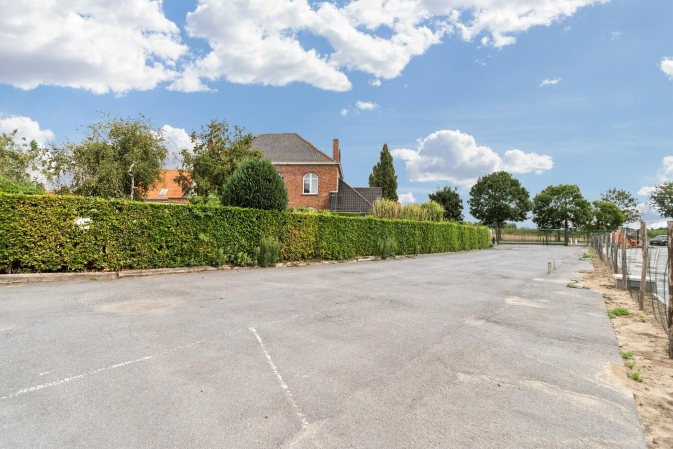 Ruime karakterwoning op groot perceel van 953m² 