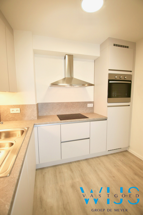 Serviceflat in hartje Waarschoot ! 