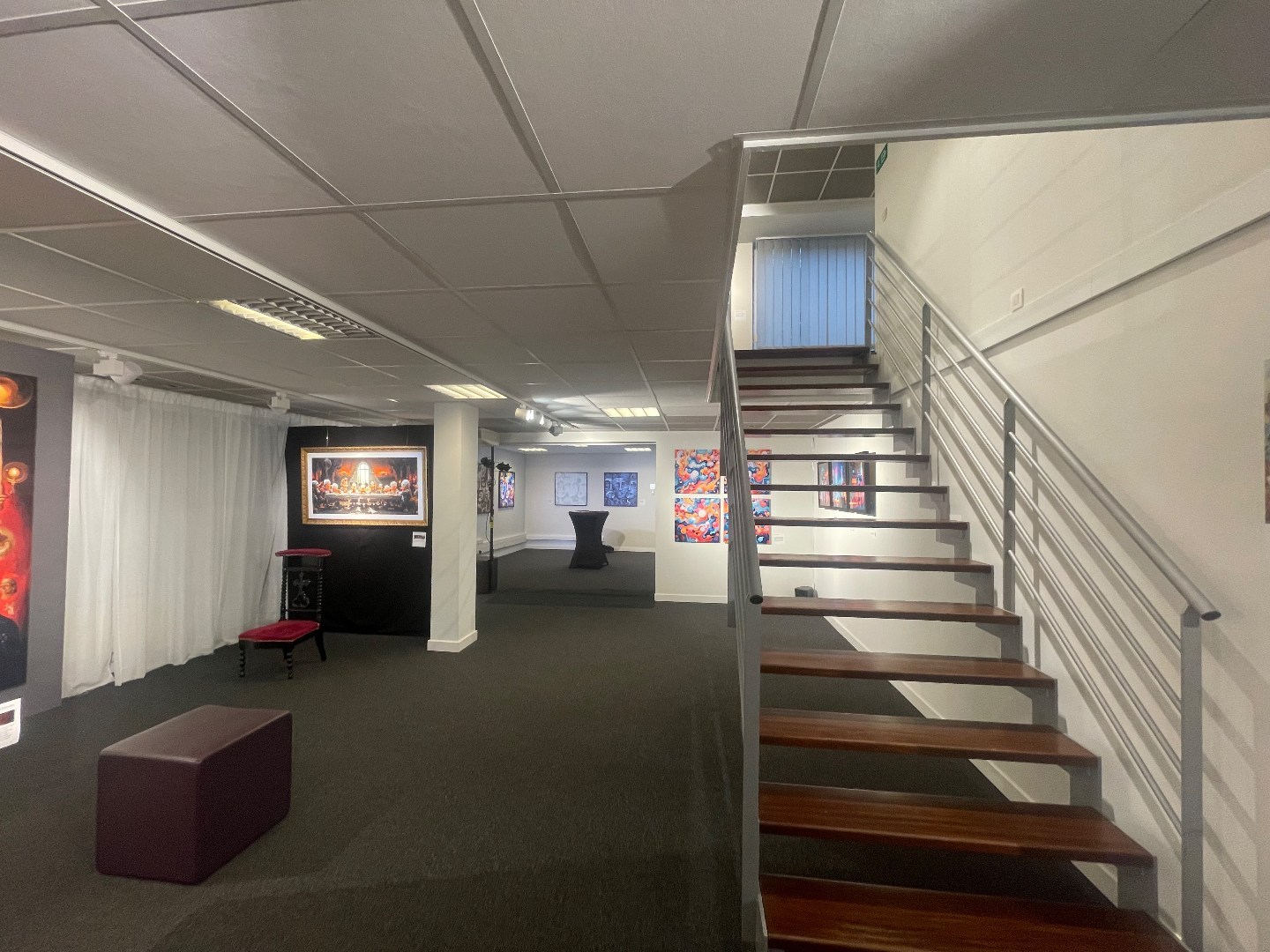 Ruim handelspand (+/- 400m²) te huur gelegen op TOPLOCATIE in Geel! 