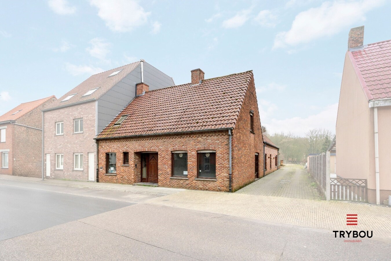 Ruime woning op ruim perceel grond in Centrum Houthulst 