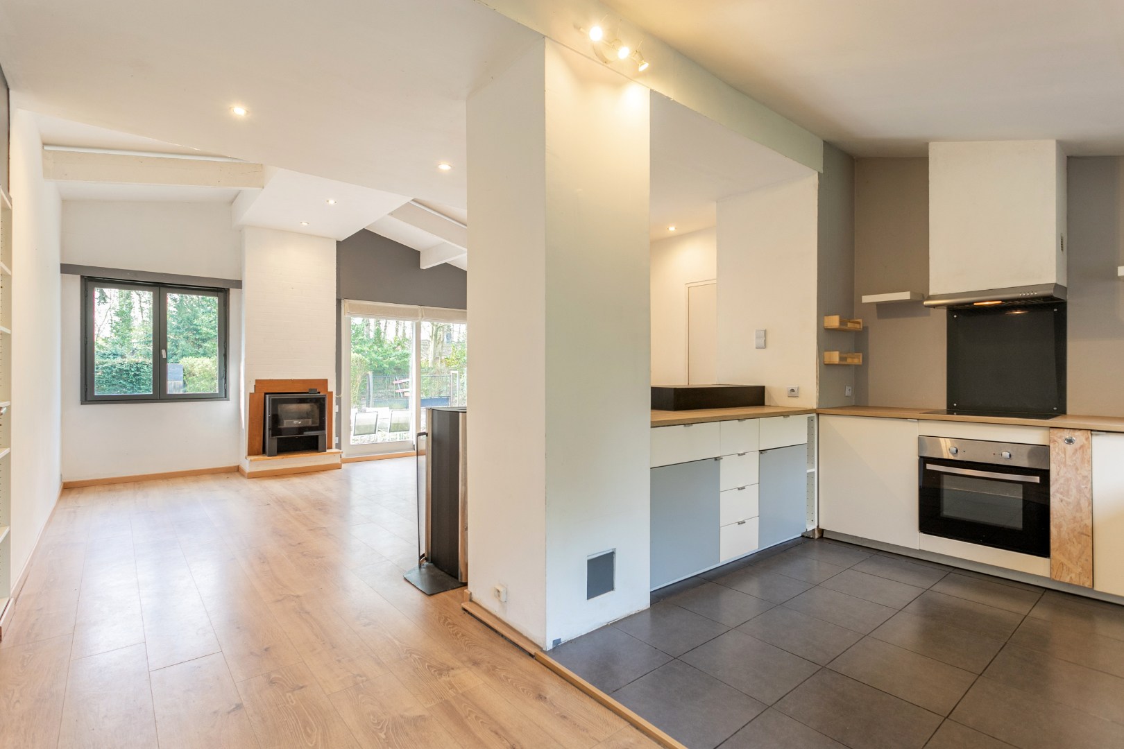 Charmante instapklare bungalow met 3 slaapkamers en garage, gelegen in een rustige en groene woonomgeving 