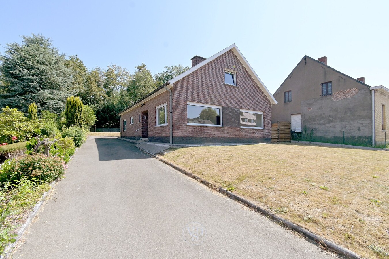 Degelijke eigendom in hartje Dikkelvenne 