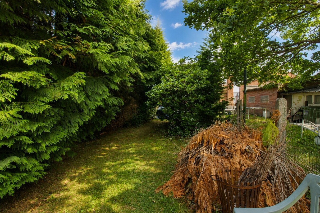 Te koop: Rustig gelegen halfopen bebouwing op uitzonderlijk perceel van 883 m² in Sint-Niklaas 