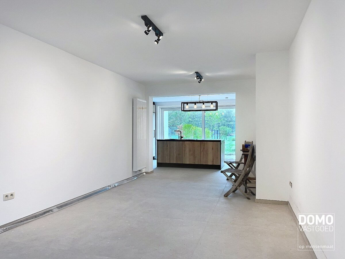 VOLLEDIG GERENOVEERDE WONING MET 3 SLAAPKAMERS EN ZUIDGERICHTE TUIN 