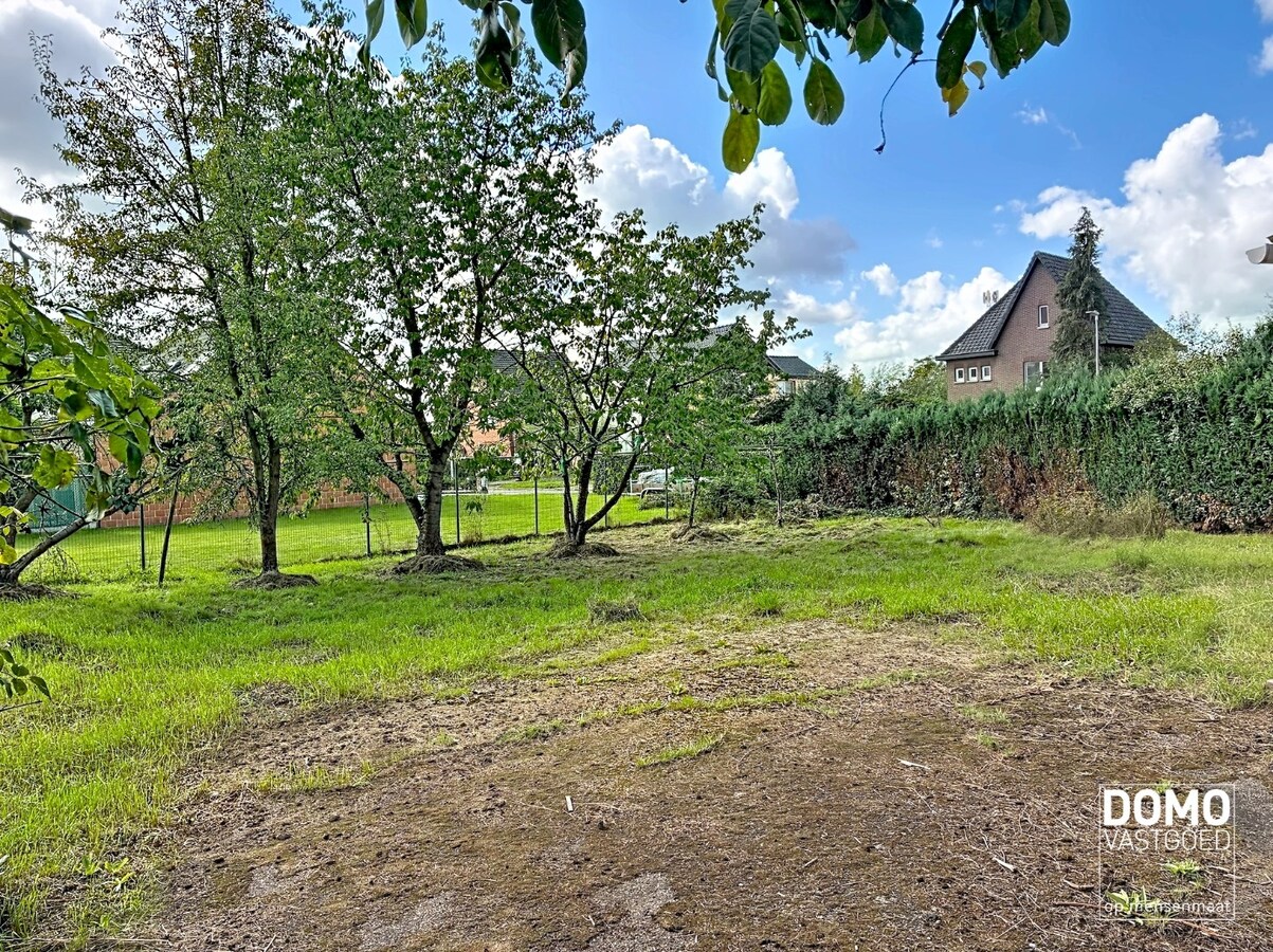 Karaktervolle voormalige pastorie met ruime tuin in Tuilt (Kuringen) 