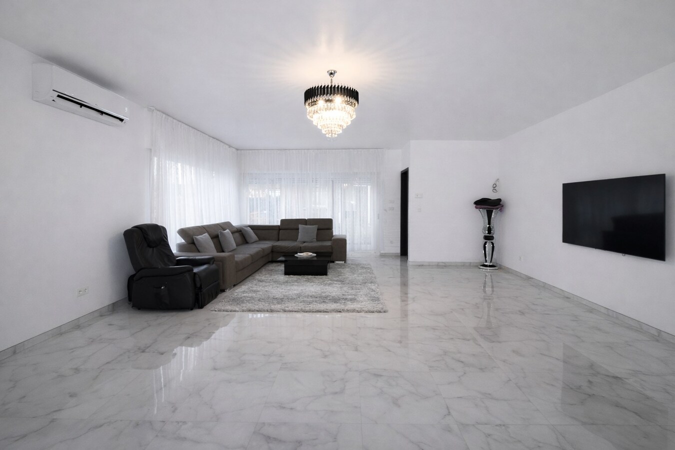 Te koop: Charmante halfopen gezinswoning met 4 slaapkamers en zuidgerichte tuin in hartje Sint-Niklaas! 