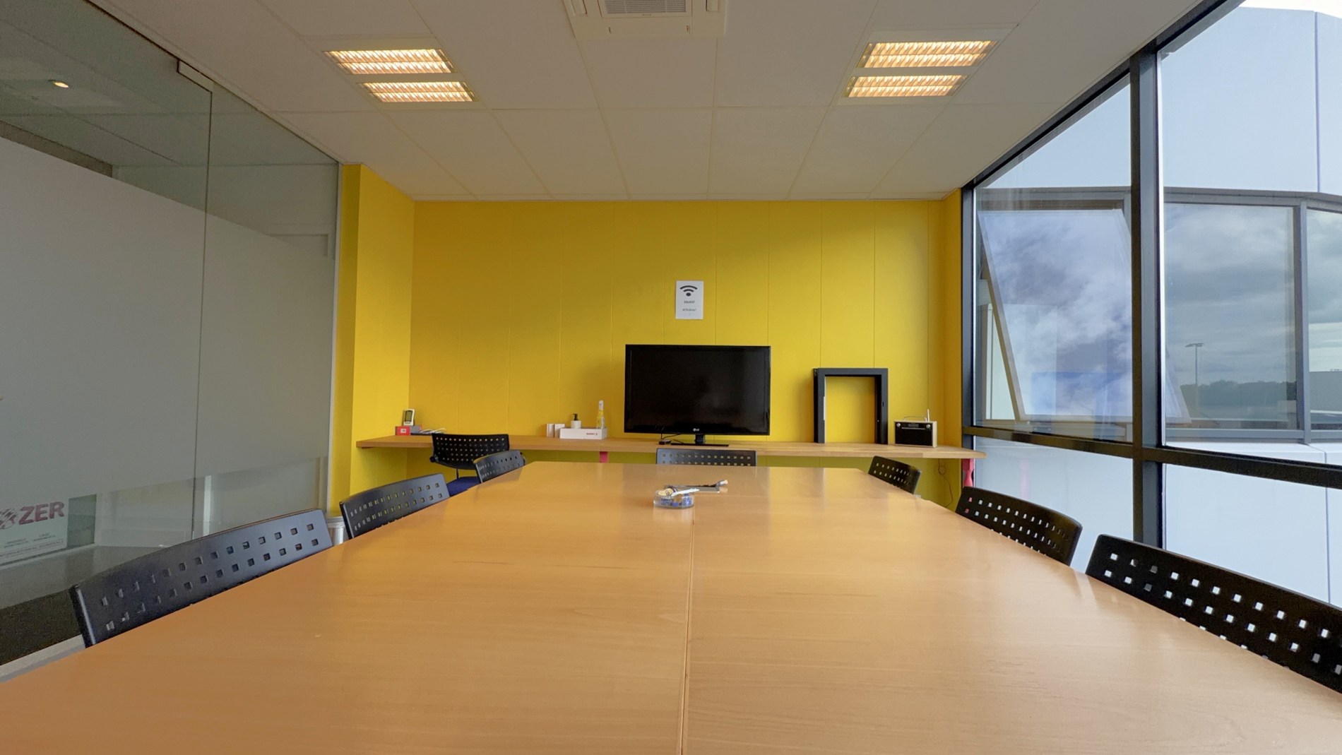 Kantoor te huur op toplocatie aan klaverblad E40xE17 in Gent
