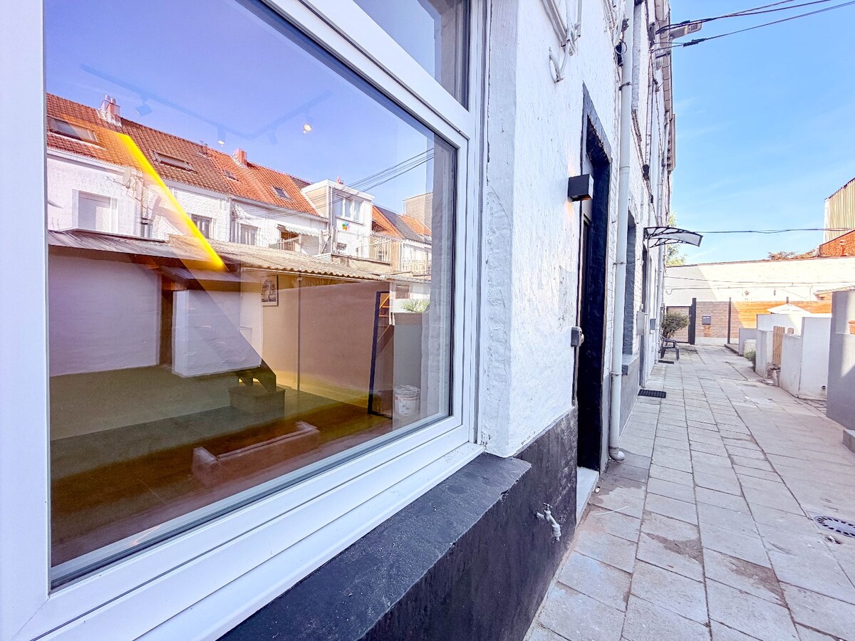 TOPPER : Bachelorwoning / TOP investering met EPC B te Kortrijk ! *** NONO INSPIRED *** 