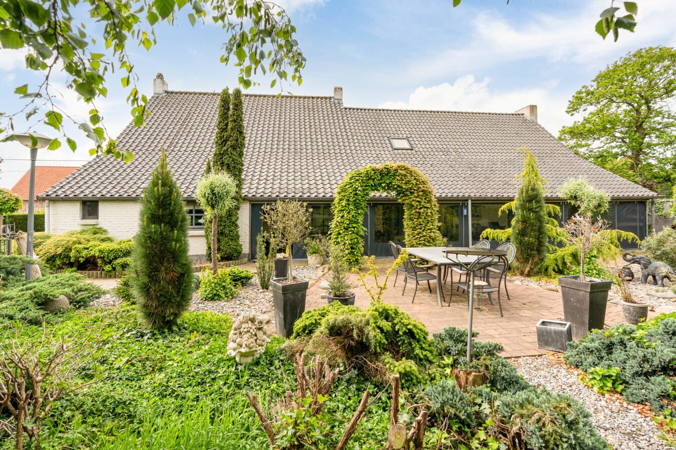 Ruime, zeer rustig gelegen woning op een perceel 29a90ca te Molenbeersel - een deelgemeente van Kinrooi! 