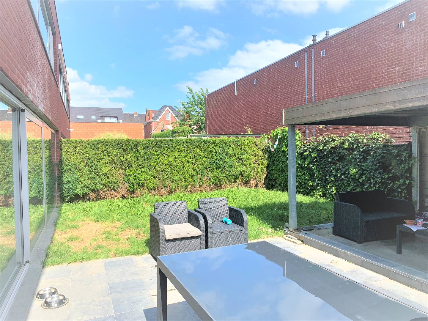 Halfopen woning met 3 slaapkamers &amp; zuidgerichte tuin 