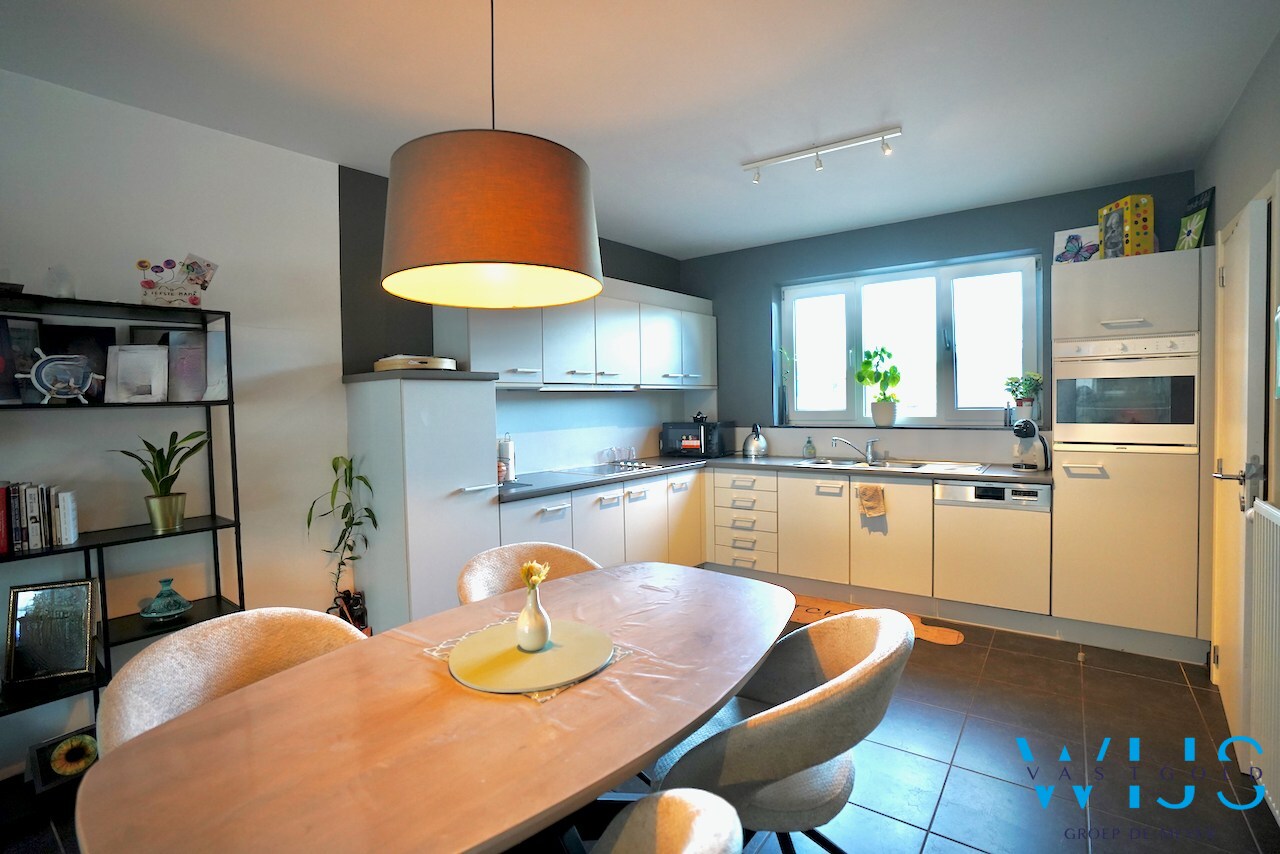 Instapklaar &amp; energiezuinig appartement in HET centrum van Ertvelde ! 