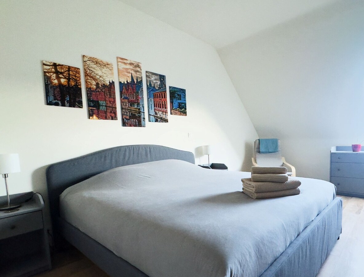 Superbe duplex meublé et lumineux, idéalement situé au pied du boulevard ! 