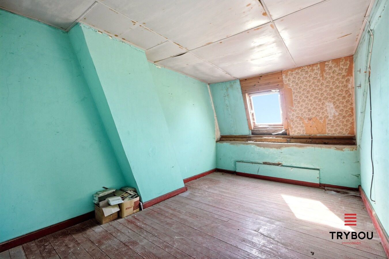 Te renoveren ruime halfopen bebouwing op een perceel van 1491m² met 7 slaapkamers! 