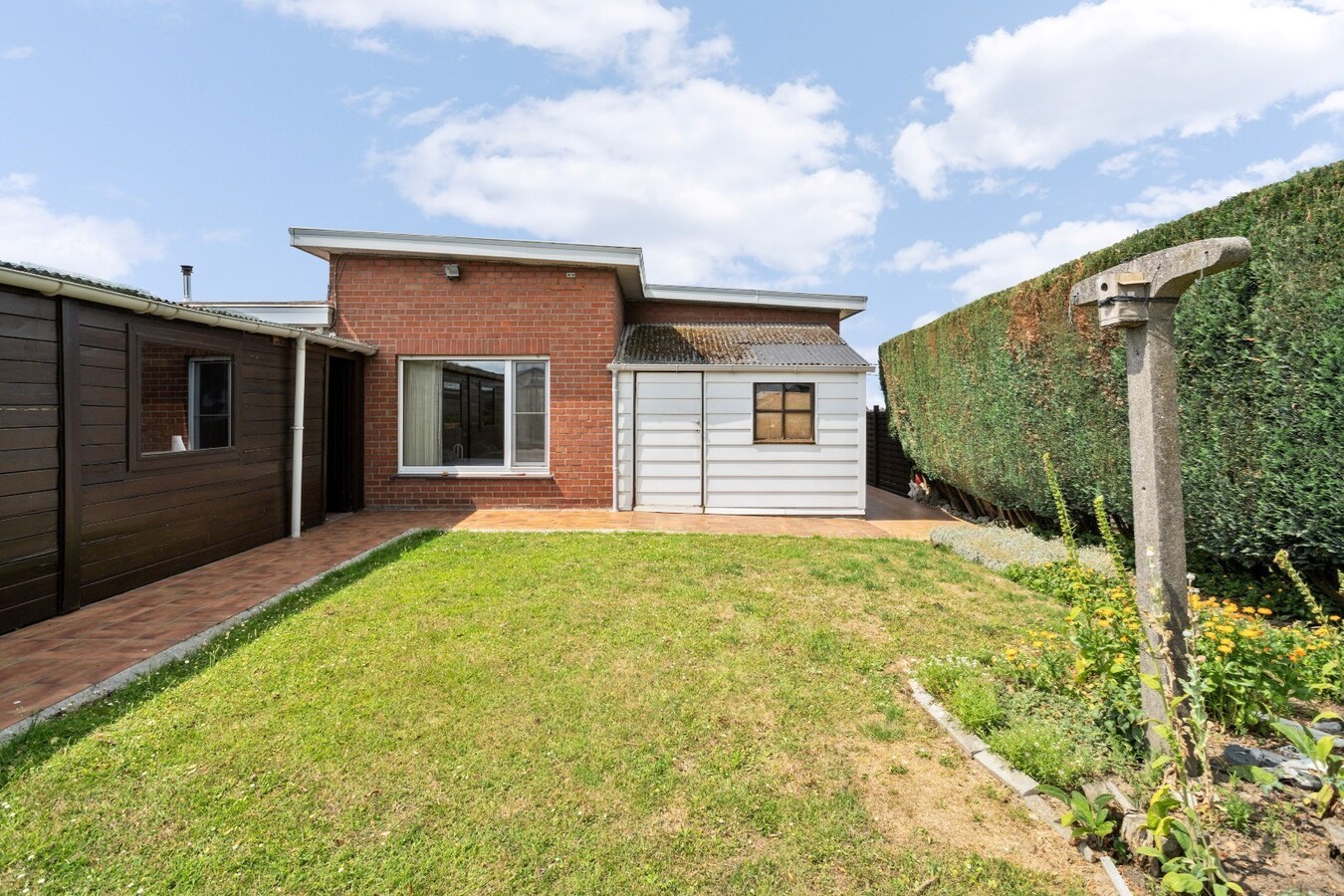 Goed onderhouden gelijkvloerswoning op ruim perceel van 700m² 