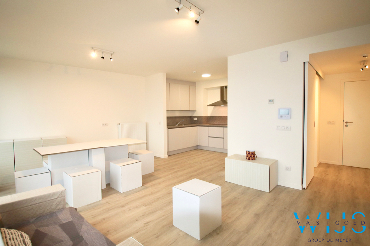 Serviceflat in hartje Waarschoot ! 