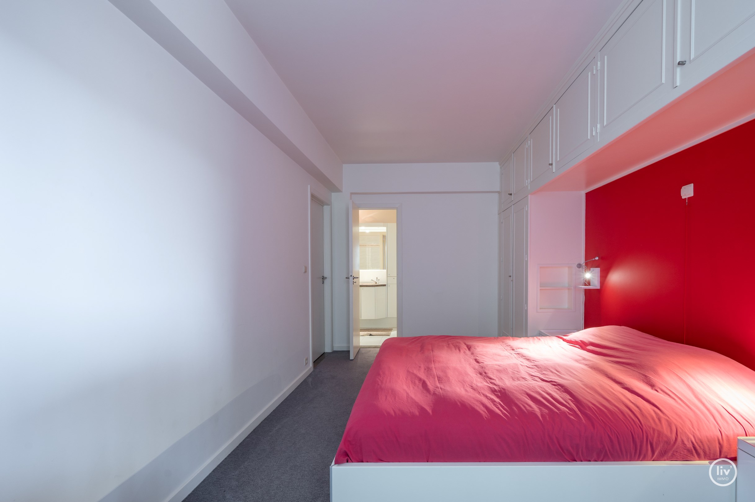 GEMEUBELD - Aangenaam appartement vlakbij het strand en het bruisende Rubensplein. 