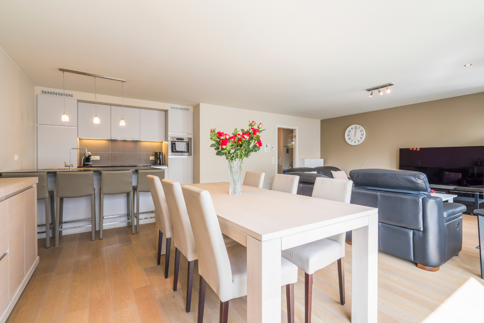 RUIM 2 SLAAPKAMER APP. MET TERRAS IN CENTRUM OOSTENDE 