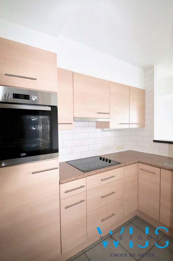 Ruim lichtrijk appartement met 4 slaapkamers te Eeklo ! 