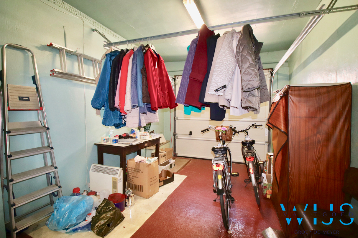 Te renoveren woonhuis op een zeer rustige ligging te Zelzate ! 