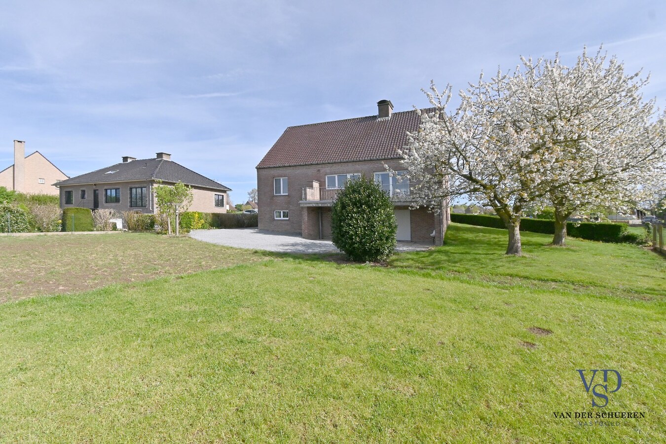 Ruime woning op unieke locatie in het groen, vlakbij Dikkele 