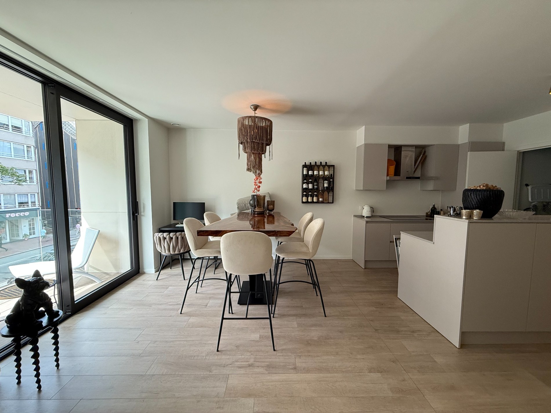 Ongemeubeld - Magnifiek woonappartement aan de zonnekant van de Lippenslaan, op wandelafstand van het strand. 