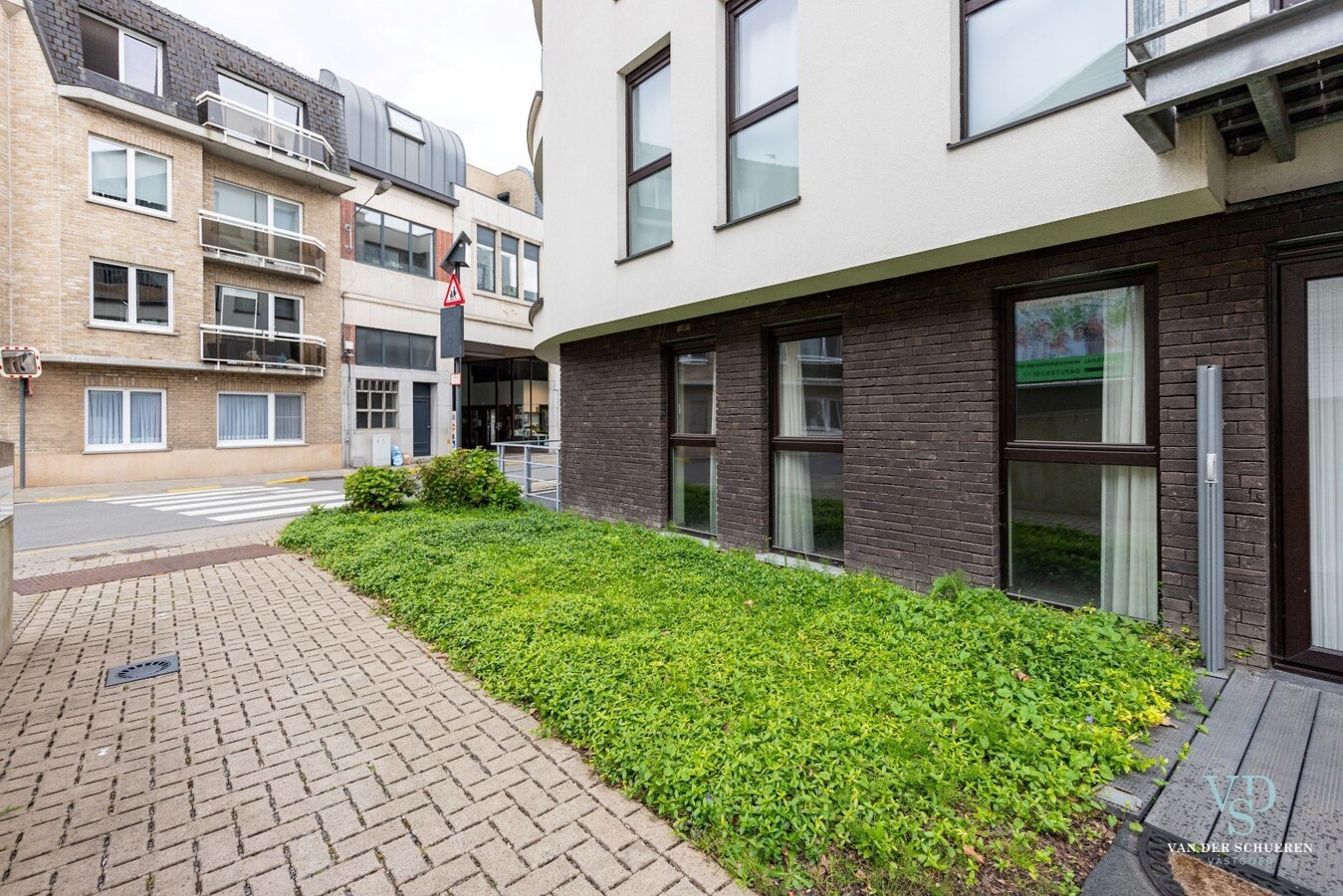 Ruime,  recente assistentie-flat. 