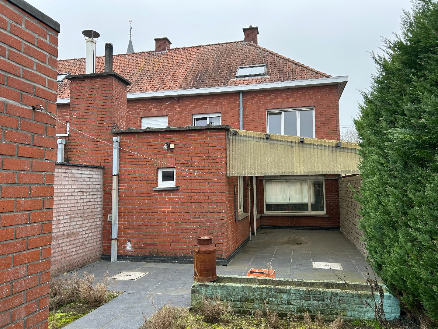 Halfopen, ruime woning met garage en tuin op 234 m² 