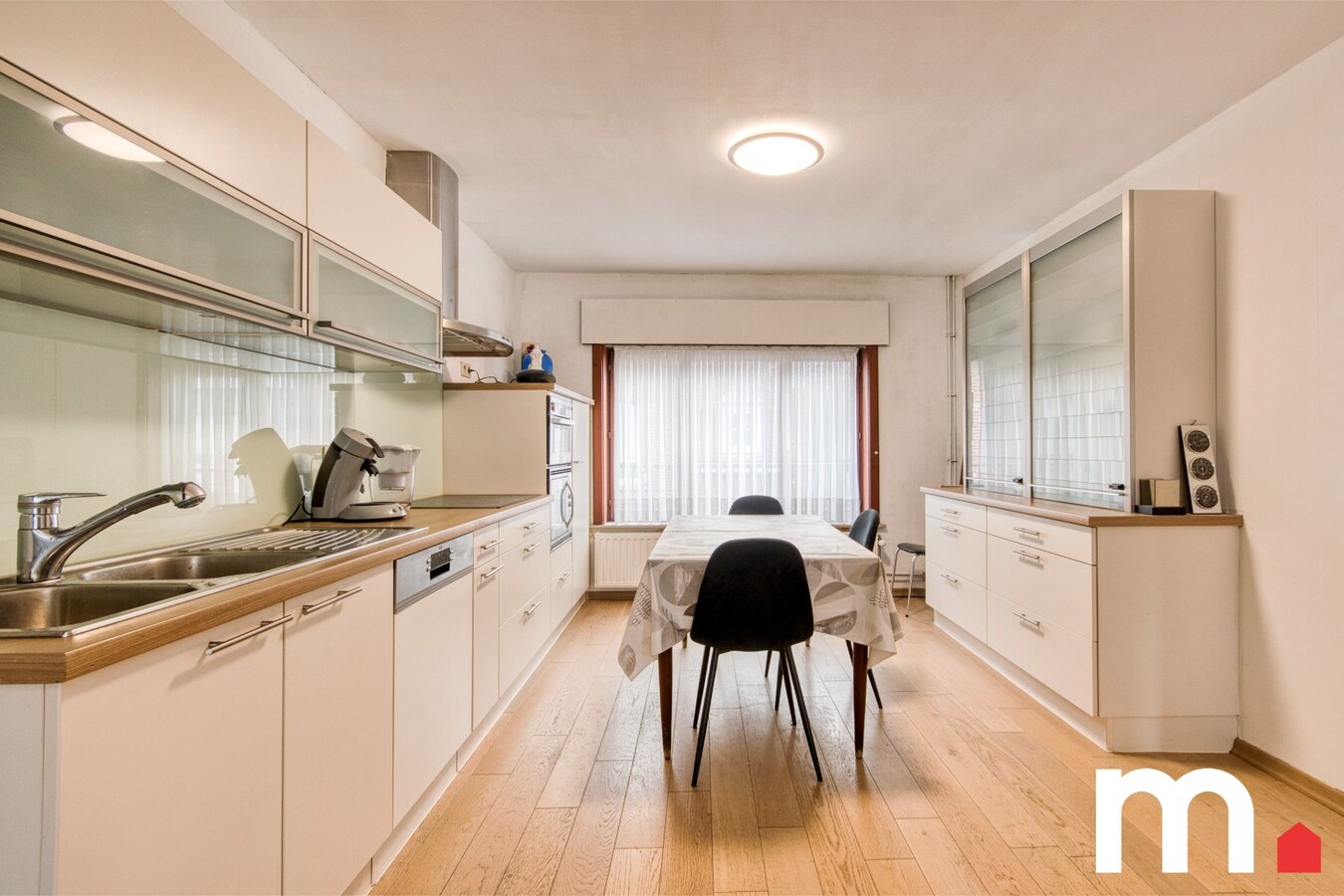 Ruime eigendom in Izegem – ideaal voor wonen en werken of opbrengsteigendom! 