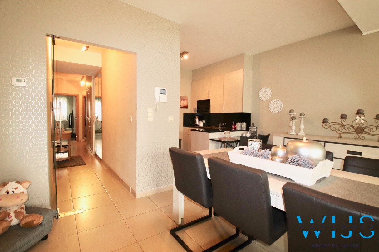 GELIJKVLOERS appartement met 2 slaapkamers &amp; garage te Ertvelde! 