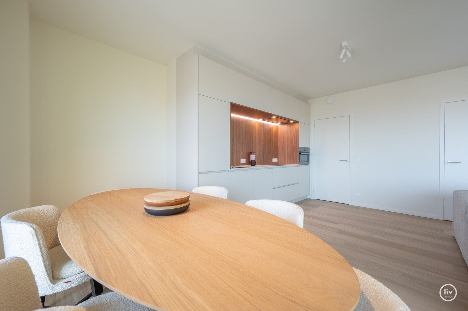 OPENDEURDAG Zaterdag 11-13u (Maes en Boerenboomplein): OPENDEURDAG Zaterdag 11-13u (Maes en Boerenboomplein): Instapklaar twee-kamer appartement in het Project Hoost (genietend van zijdelings zeezicht 