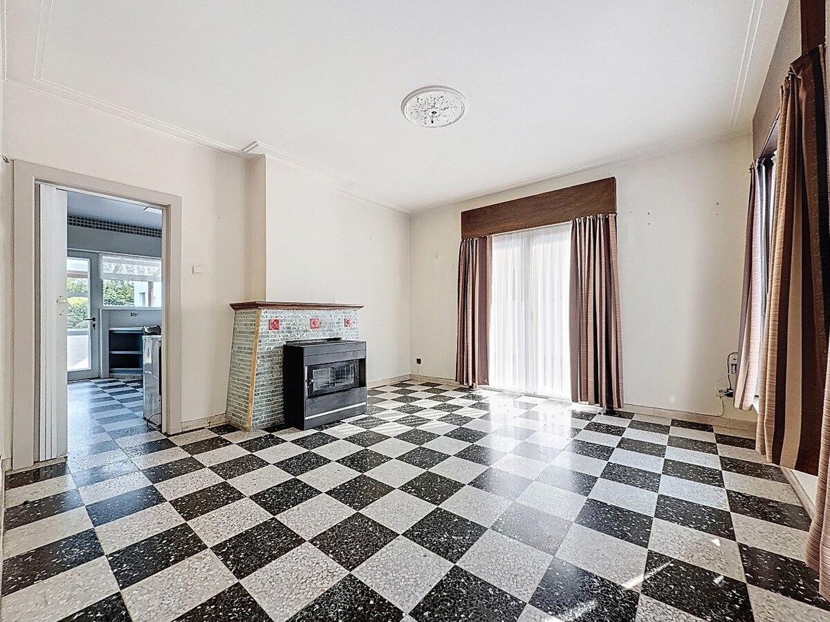 Karaktervolle woning met grote garage nabij centrum St.-Lievens-Houtem 