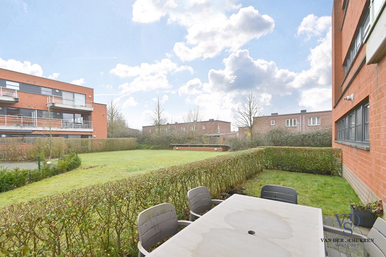 3 slpk-appartement (+ terras + kelder + garage). 