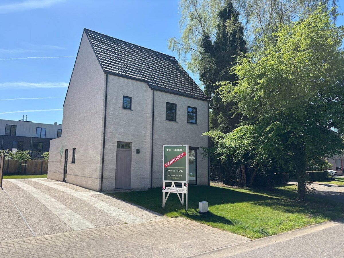 Energievriendelijke (A+) E-peil -5 nieuwbouwvilla in centrum Schilde met Zuid-tuin. 