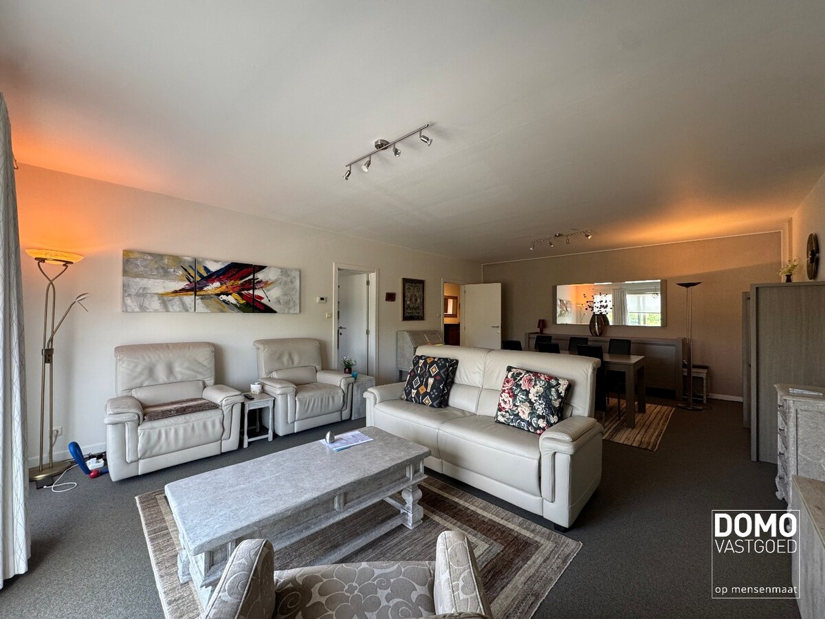 Ruim appartement van 121 m² met drie slaapkamers, twee terrassen en privatieve garagebox op toplocatie in Hasselt 