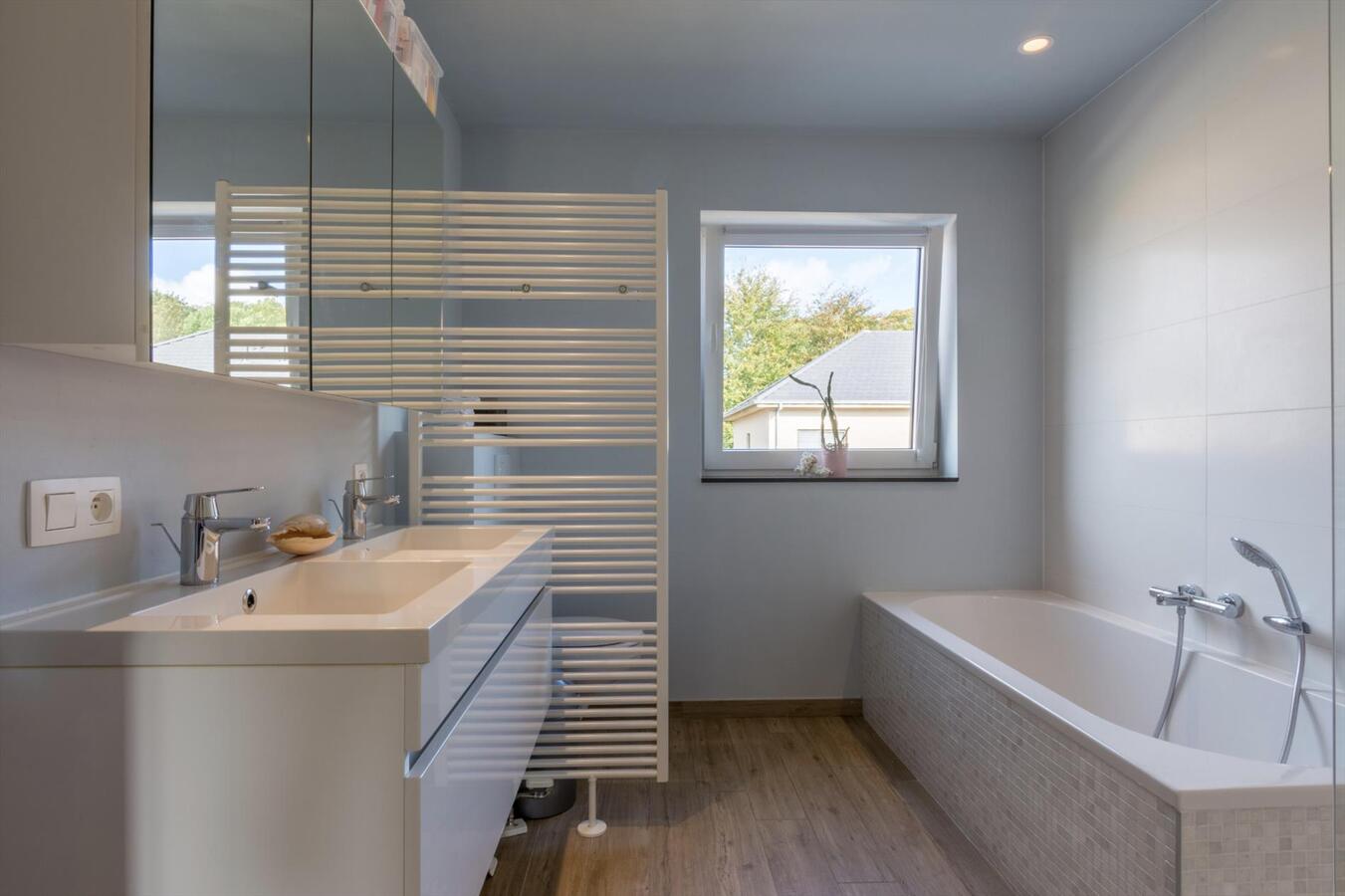 Nieuwbouwwoning met luxueuze afwerking te Merelbeke 
