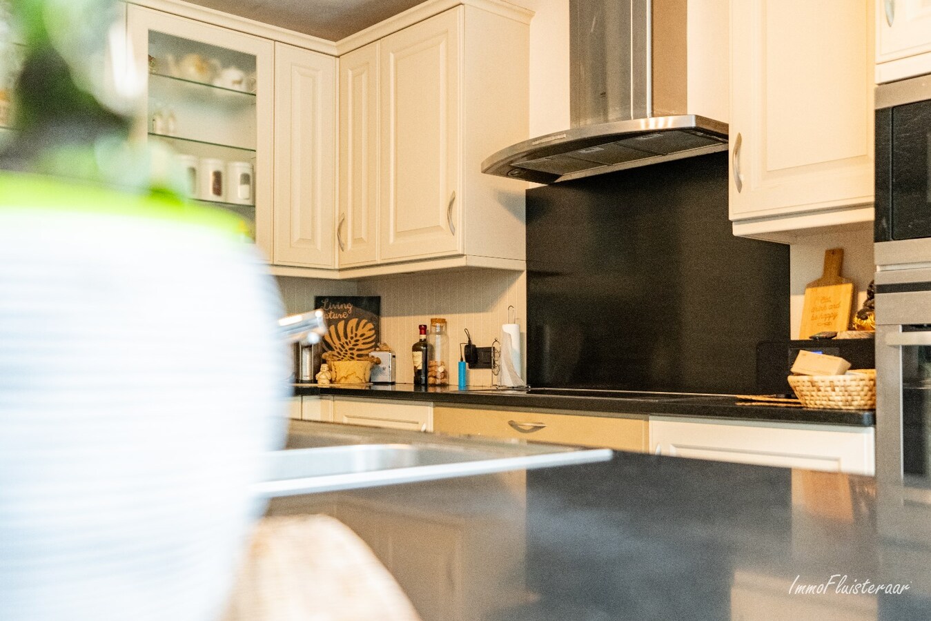 Maison prête à emménager dans un environnement boisé d'environ 24 ares à Keerbergen. 