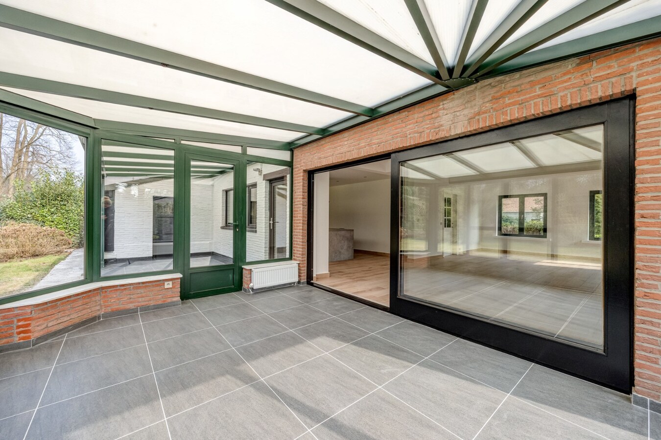 Landelijke, gerenoveerde woning met 4 slaapkamers op perceel van 2.322 m² 