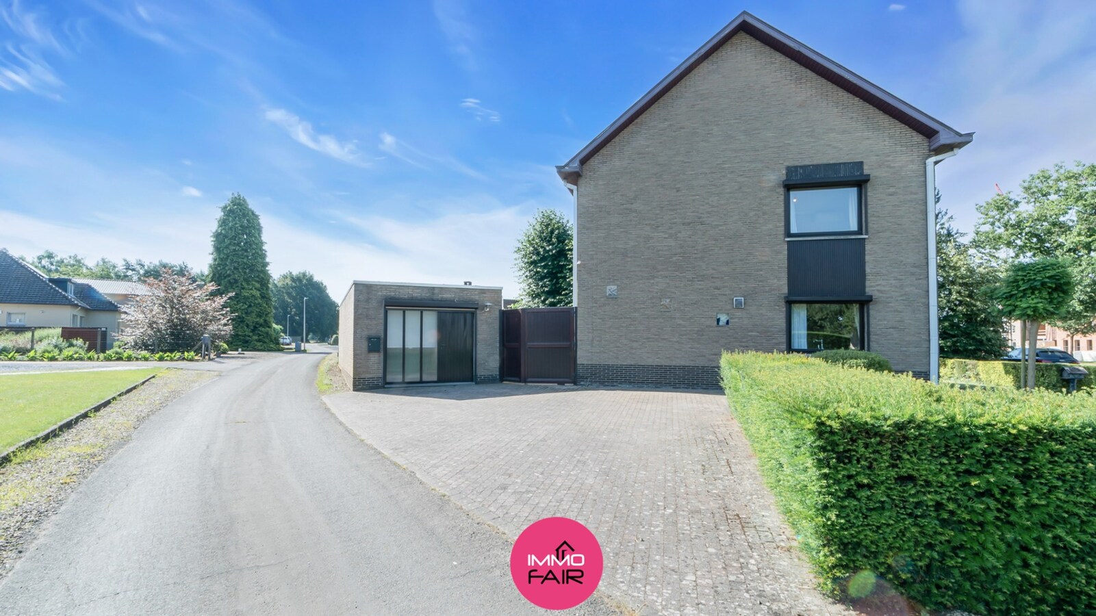 Charmante vrijstaande woning met 4 slaapkamers en aparte entiteit 
