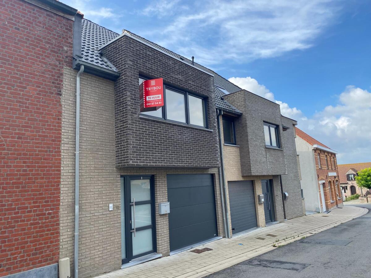 Rustig gelegen nieuwbouwwoning met garage 