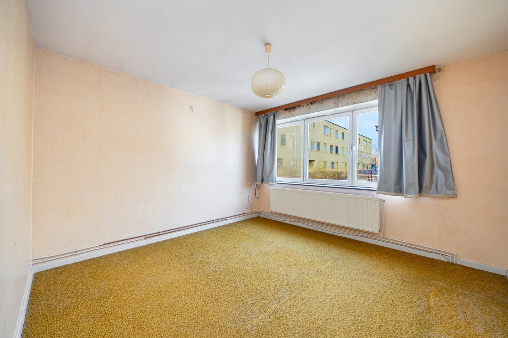 Te renoveren halfopen bebouwing 