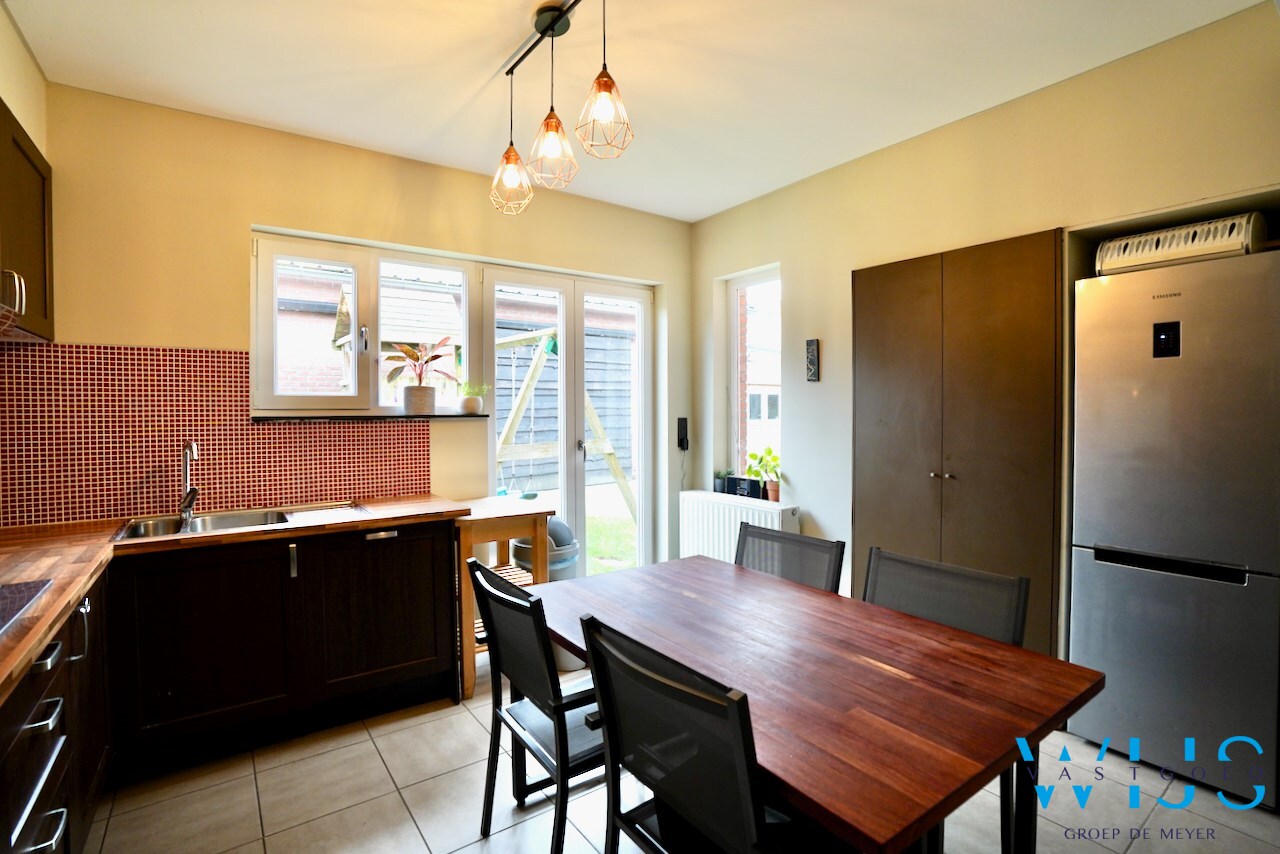 Instapklaar &amp; energiezuinig woonhuis met LOODS te Kluizen ! 